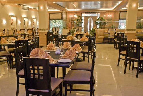 Why Restaurants Should Utilise Wallpapers